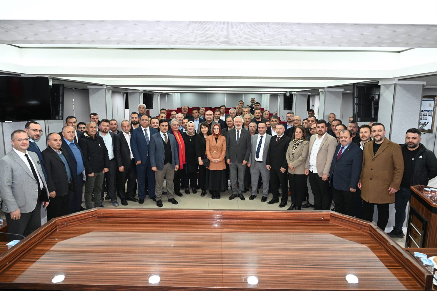 SÜTÇÜLERDEN 60 KİŞİLİK HEYET BAŞKAN BAŞDEĞİRMEN’E ZİYARET