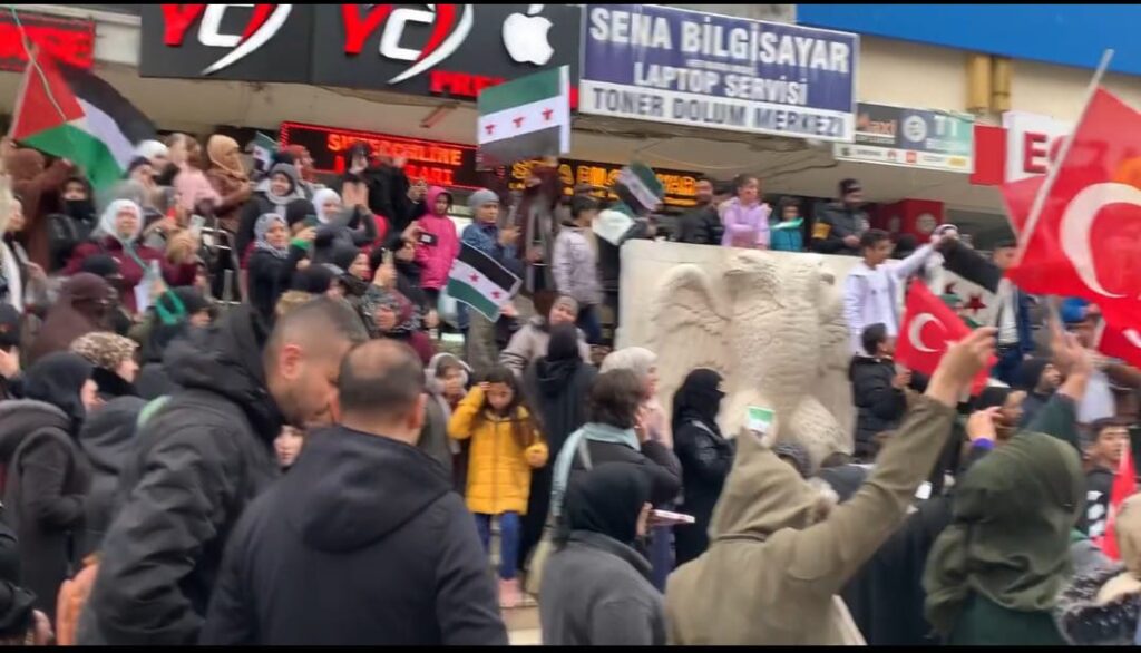 ISPARTA'DA Kİ SURİYELİLER KUTLAMA YAPTI ISPARTA'DA Kİ SURİYELİLER KUTLAMA YAPTI