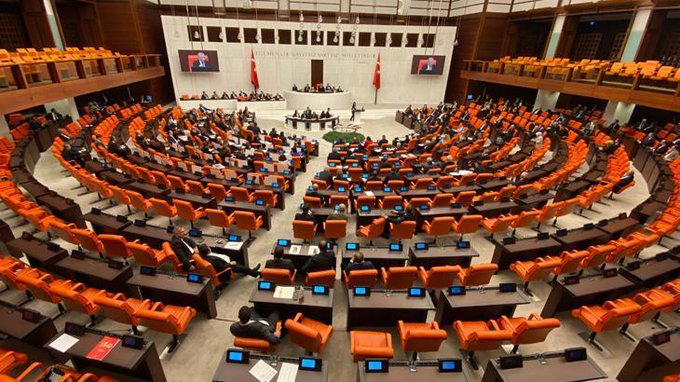 Meclis Karıştı: Emekli Bayram İkramiyesi Ertelendi