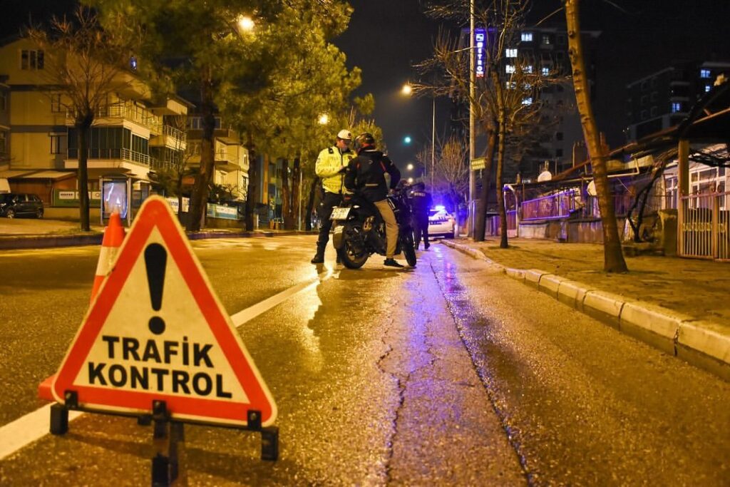 ISPARTA EMNİYET EKİPLERİ ÖĞRENCİ YURT VE ÇEVRELERİNDE DENETİMDE SaveClip.App 469638871 598419192698839 315896485210355767 n