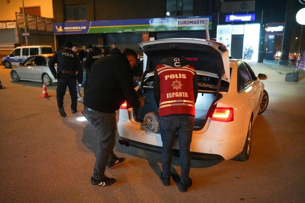 SON DAKİKA ISPARTA EMNİYETİ AÇIKLADI SON 24 SAATTE 18 ARAÇ MEN EDİLDİ SaveClip.App 470885788 603864572199031 1417318238279397587 n