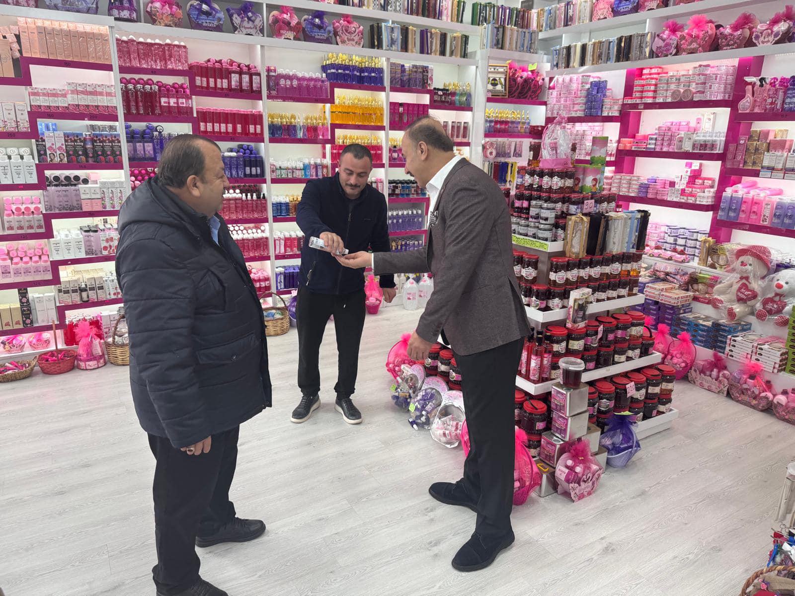 VALİ ABDULLAH ERİN YENİ OTOGAR ESNAFINI ZİYARET ETTİ