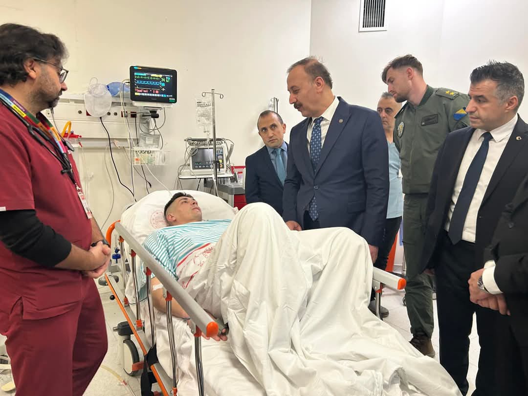 VALİ ERİN’DEN HASTANEDEKİ ASKERLERİMİZE ZİYARET