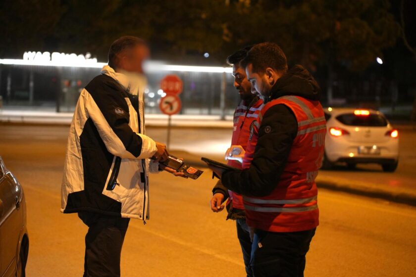 Isparta'da Trafik Güvenliği İçin Denetimler Devam Ediyor. 2 Araç Men Edildi 1 5 e1738012208519