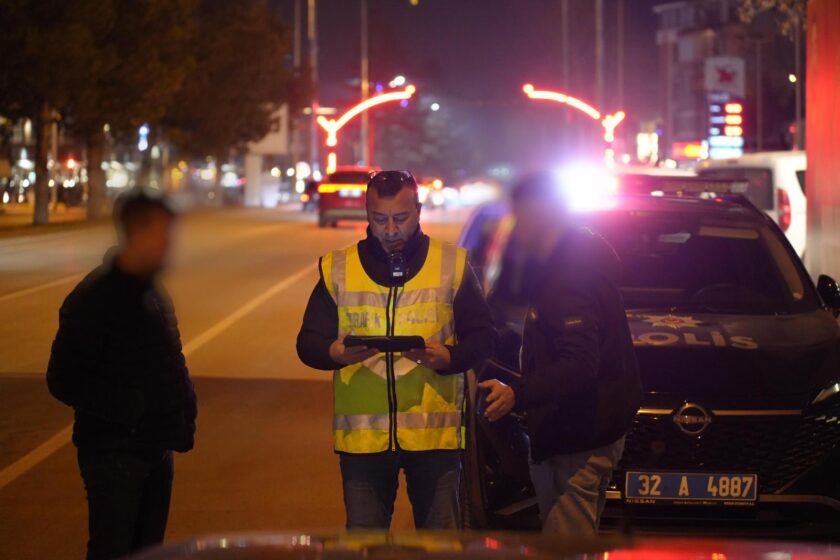 Isparta'da Trafik Güvenliği İçin Denetimler Devam Ediyor. 2 Araç Men Edildi 3 5 e1738012246625