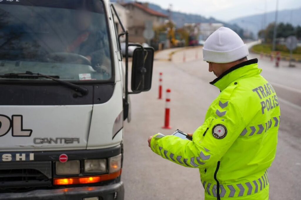 Isparta’da Son 24 Saatte Binlerce Araç kontrol edildi. Onlarca Araç Trafikten Men Edildi. SaveClip.App 472312708 2926472717527769 8643103693446148199 n