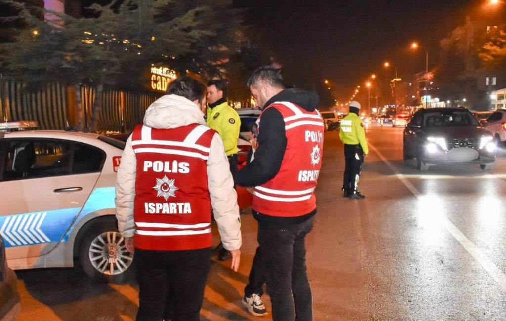 Isparta’da Son 24 Saatte Tam 1231 Araç Kontrol Edildi Yüzlerce Araca Cezai İşlem Uygulandı SaveClip.App 472773769 644032611291258 7901283432339223622 n