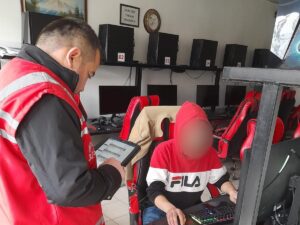 Isparta Emniyetin'den 4 Kafe 2 İnternet Salonuna Asayiş Uygulaması cafe 4