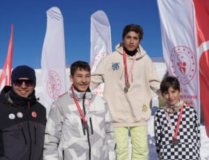 Isparta Hızırbey Ortaokulu Öğrencilerinden Kayak Başarısı!