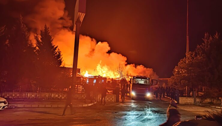 Komşu Afyonkarahisar’da YANGIN! ISPARTA’DAN 5 ekip Yola çıktı.