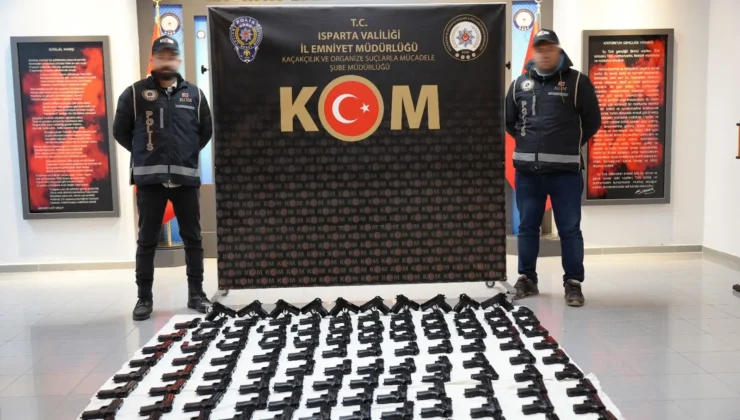 Isparta’da Silah Kaçakçılığı Operasyonu: 230 Tabanca ve 220 Şarjör Ele Geçirildi