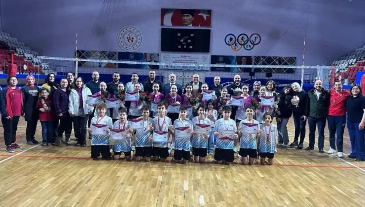 Hızırbey Ortaokulu, Namağlup Bölge Şampiyonu Oldu!