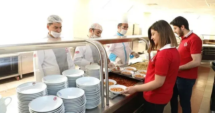 SDÜ’den Ramazan Ayında “Askıda Yemek” Uygulaması: Öğrencilere Destek Devam Ediyor