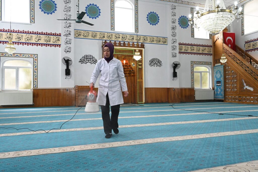 Isparta Belediyesi’nden camilerde Ramazan temizliği devam ediyor CAmii