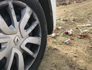 Eğirdir Yeşilada Yolu’nda Çevreyi Kirleten Bira Şişesi Kırıkları Tepkileri Topladı