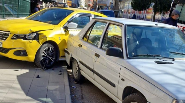 Isparta’da 4 Otomobilin Karıştığı Zincirleme Trafik Kazası: 1 Yaralı