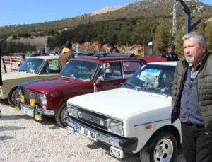 Isparta Davraz’da Klasik Otomobiller Kış Festivaline Katıldı