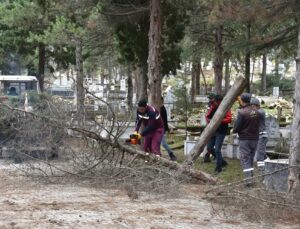 Eğirdir Belediyesi’nden Kervansaray Mezarlığı İçin Uyarı: 45 Günlük Süre Verildi