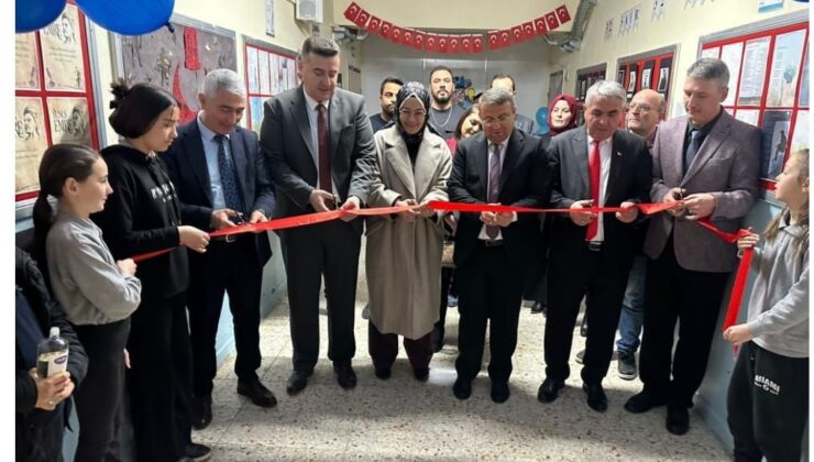 Sarıidris Kasabası Ortaokuluna Kütüphane ve Laboratuvar Sınıfı Yapıldı