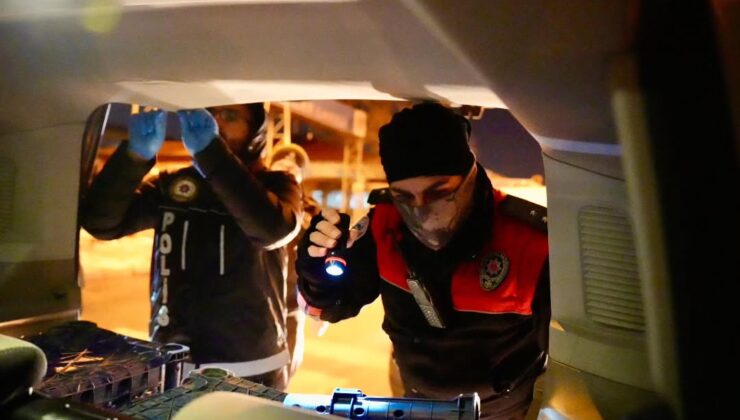 Isparta Emniyet Müdürlüğü 1 Saatte 118 Şahıs ve 63 Araç Kontrol Etti