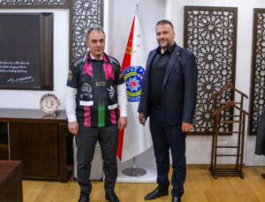 Ekoleji Isparta 32 Spor Yönetimi ve Taraftarlar, Isparta İl Emniyet Müdürü Erdem Bildirici’yi Ziyaret Etti