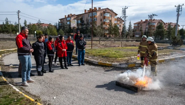 Huzurevi personeli ve sakinlerine yönelik yangın güvenliği eğitimi ve tatbikatı