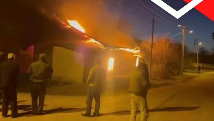 Isparta’nın Eğirdir İlçesinde meydana gelen yangında ev kullanılmaz hale geldi.