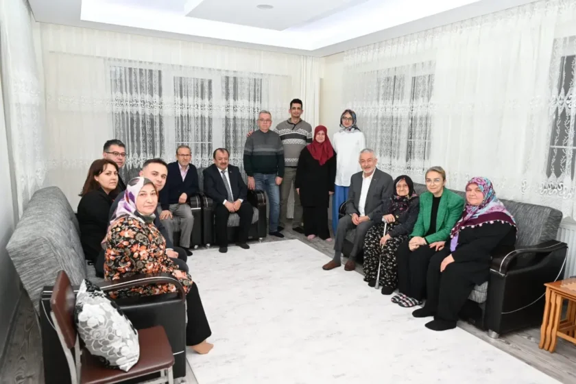 Zeynep teyzeden gönül veren bağış ve Cumhurbaşkanı Erdoğan’a hediye çorap aile e1738838483336