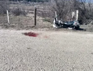 Motosikletten düşen genç adam yaşamını yitirdi