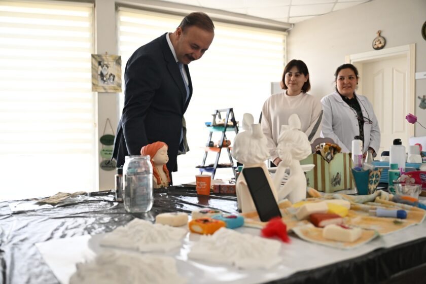 Vali Erin’den Isparta YEŞİLAY’a ziyaret yesilay 2 1 e1738710868571