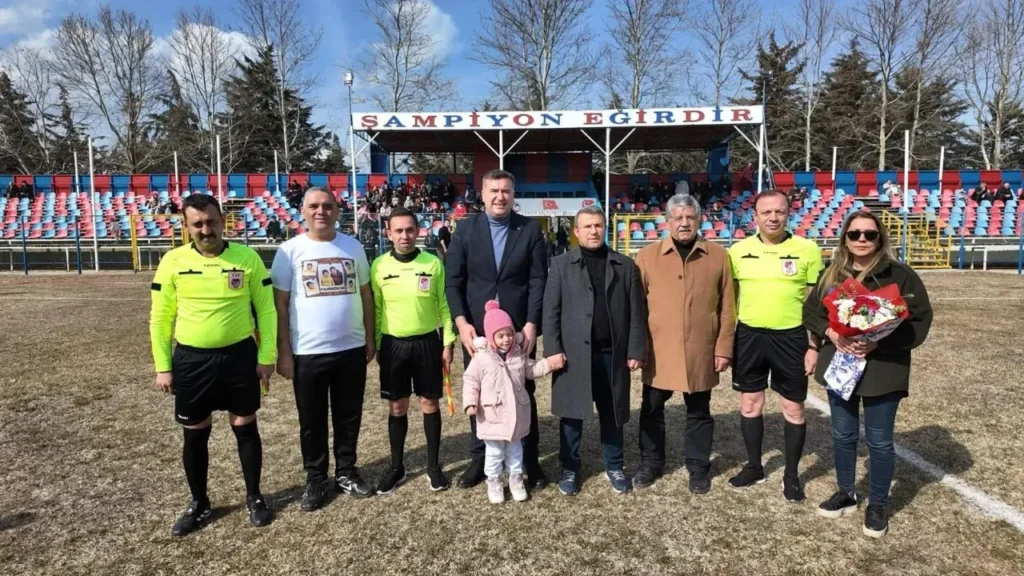 Emir Karaca Unutulmadı! Isparta Emir Karaca 2. Amatör Futbol Ligi Başladı: Eğirdir Belediye Spor Galip Geldi 1 1