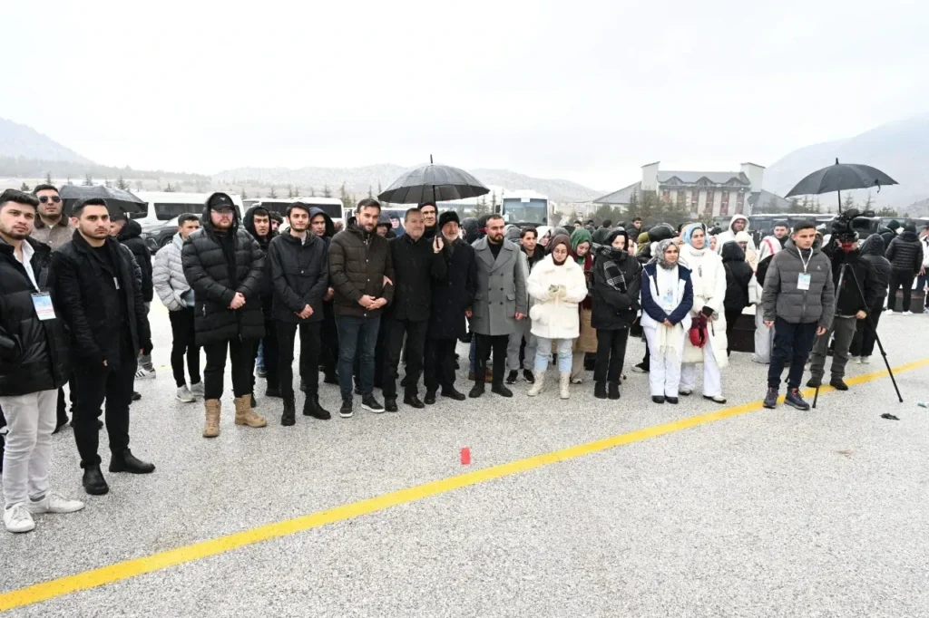 Başkan Başdeğirmen, ÜNİAK Davraz Fest’te Gençlerle Bir Araya Geldi 1