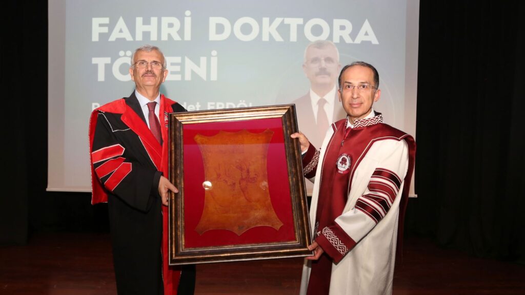 Prof. Dr. Cevdet Erdöl’e SDÜ’den Fahri Doktora Unvanı 1 12