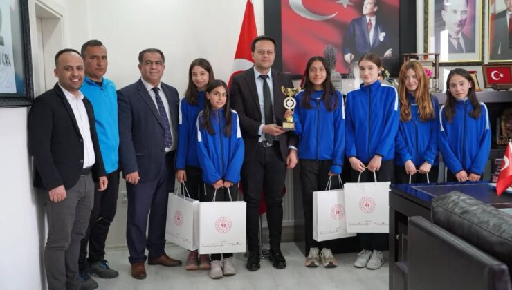 Isparta’nın Gururu: Başarılı Sporcular Gençlik ve Spor İl Müdürlüğü Tarafından Ödüllendirildi