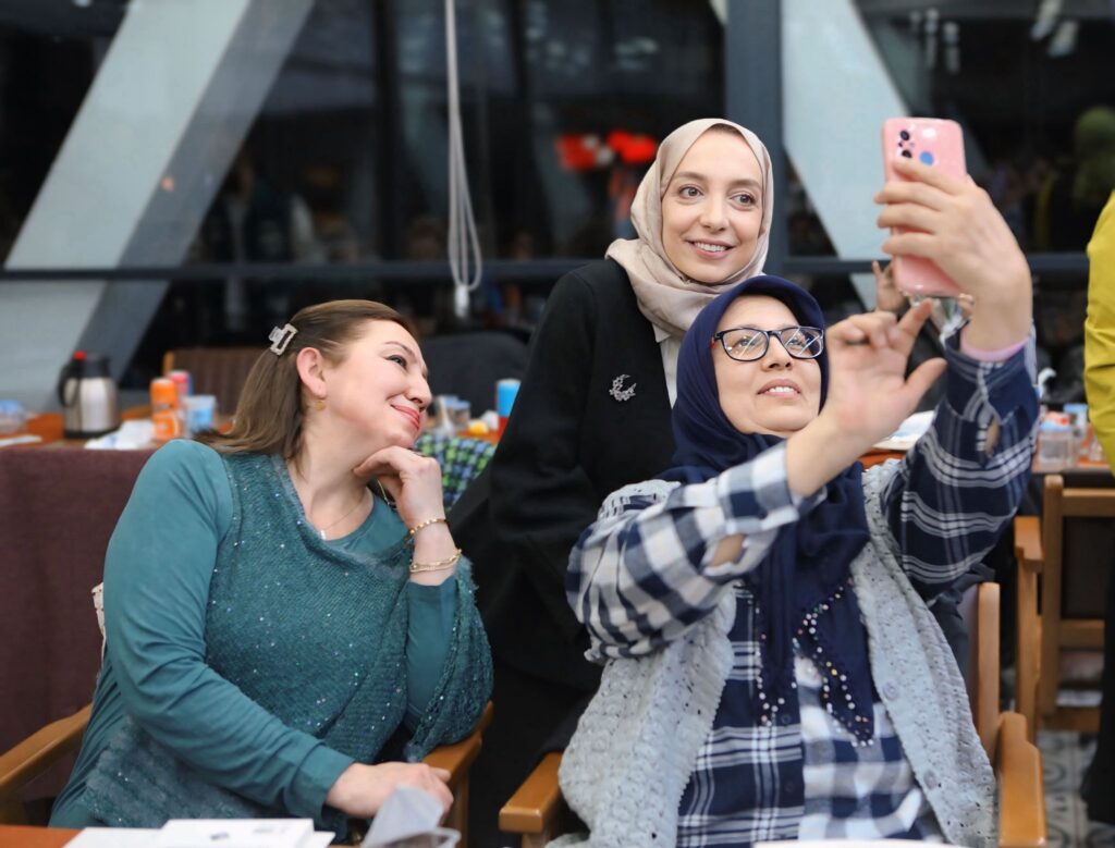 Nejdet Külünk ve Kızı Havva Firdevs Külünk Isparta’da STK Temsilcileri ile İftarda Bir Araya Geldi 1 26