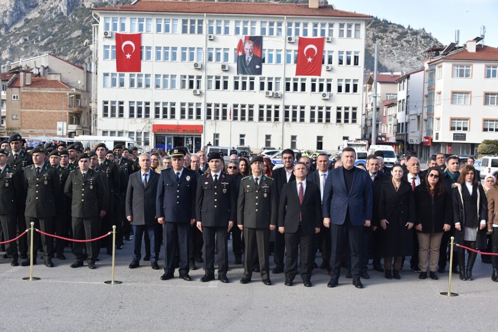 Eğirdir’de Gazi Mustafa Kemal Atatürk’ün Eğirdir’e Gelişinin 95. Yılı Coşkuyla Kutlandı 1 3