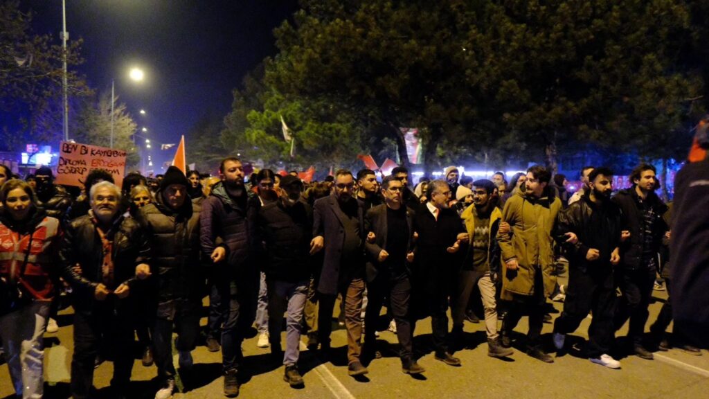 Hikmet Yalım Halıcı: Isparta, Demokrasiyi çiğneyenlere karşı omuz omuzaydı! 10 1