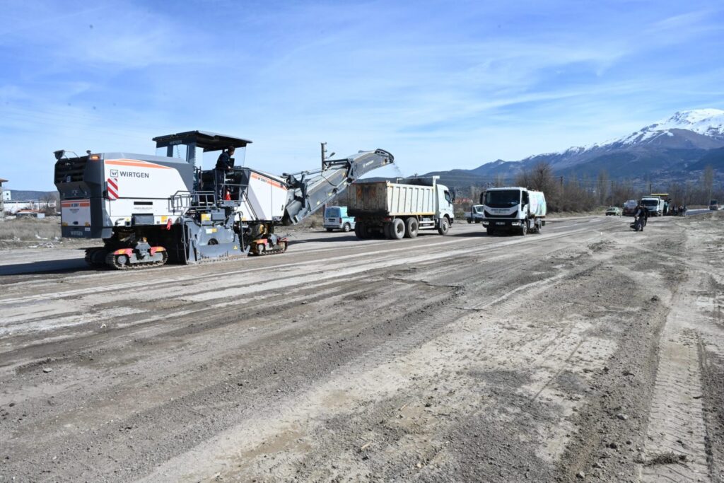 Isparta Deri OSB ile Vatan Mahallesi Arasındaki Yol Asfaltlanıyor 12 03 2025 deri osb vatan arasi 230 cadde asfalt 2