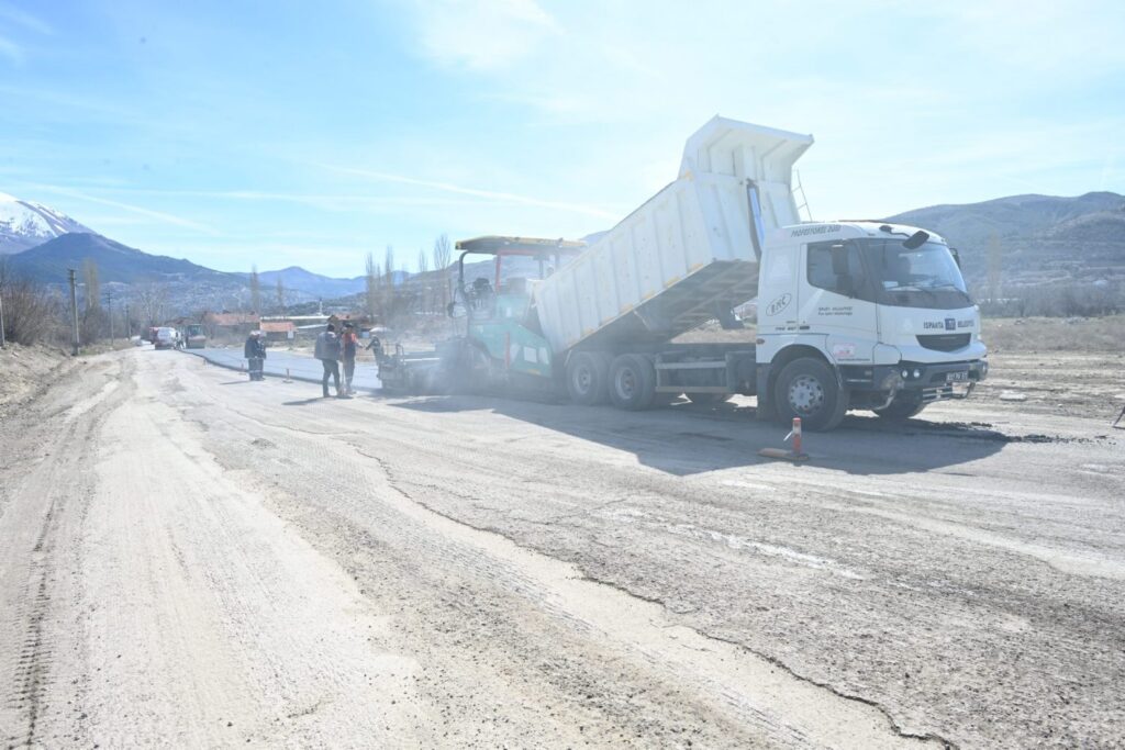 Isparta Deri OSB ile Vatan Mahallesi Arasındaki Yol Asfaltlanıyor 12 03 2025 deri osb vatan arasi 230 cadde asfalt 3