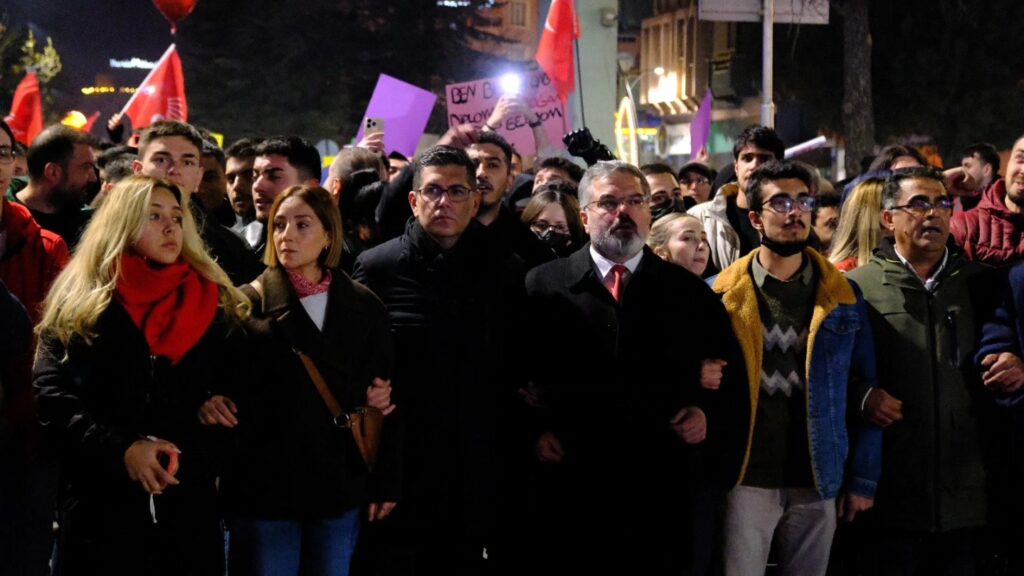 Hikmet Yalım Halıcı: Isparta, Demokrasiyi çiğneyenlere karşı omuz omuzaydı! 15