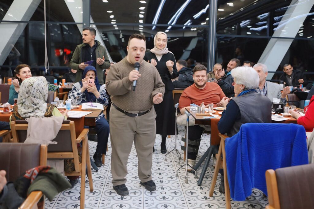 Nejdet Külünk ve Kızı Havva Firdevs Külünk Isparta’da STK Temsilcileri ile İftarda Bir Araya Geldi 2 27
