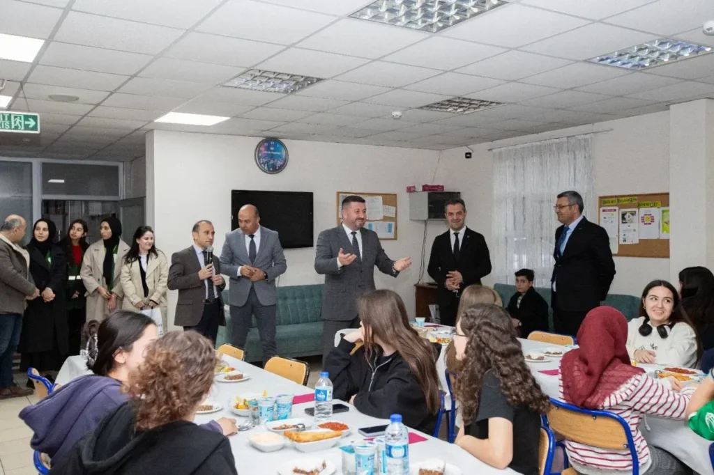 Isparta'da "İftarda Konuşalım" Programı Öğrencilerle Buluştu 2 9