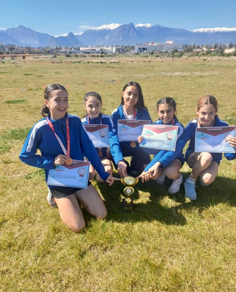 Isparta'nın Yıldız Kızları Türkiye Üçüncüsü Oldu 2 9