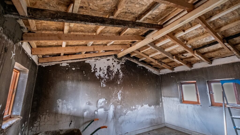 Yalvaç’ta Evi Yanan Ailenin Yardımına Başkan Kodal Koştu. Evin Tadilatı Yapıldı 3 10