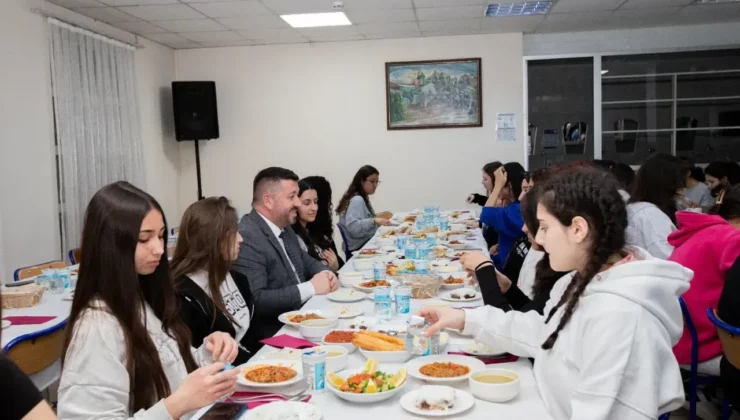 Isparta’da “İftarda Konuşalım” Programı Öğrencilerle Buluştu