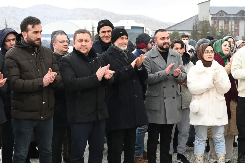 Başkan Başdeğirmen, ÜNİAK Davraz Fest’te Gençlerle Bir Araya Geldi 4 1