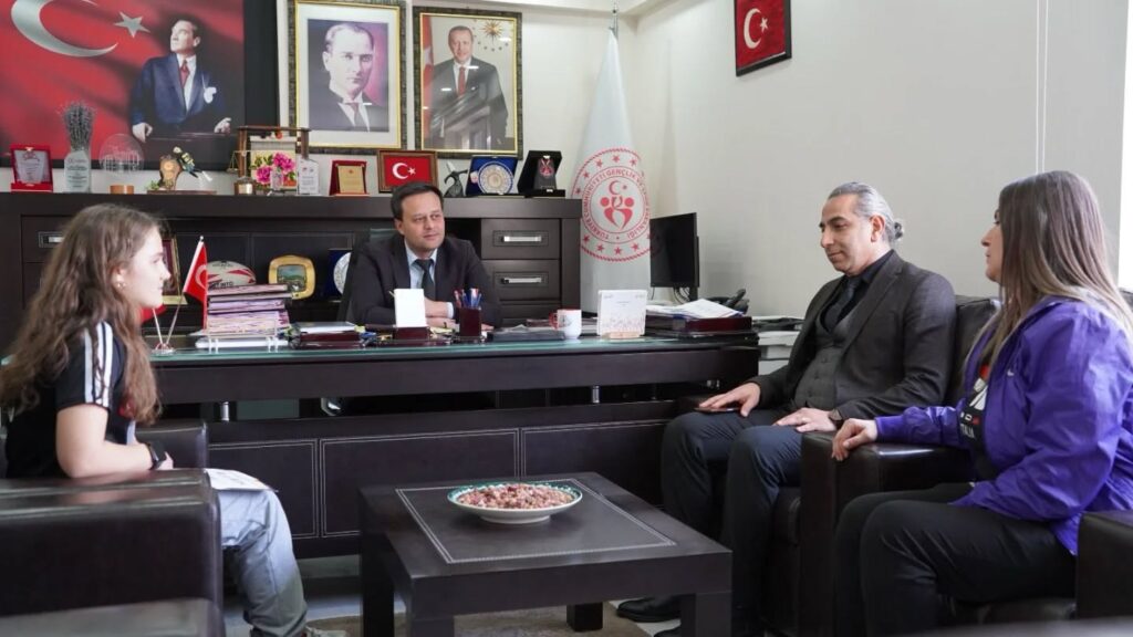 Isparta'nın Gururu: Başarılı Sporcular Gençlik ve Spor İl Müdürlüğü Tarafından Ödüllendirildi başarılı sporcular
