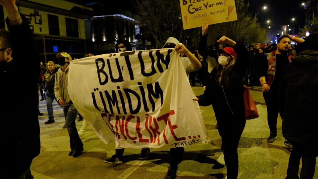 Hikmet Yalım Halıcı: Isparta, Demokrasiyi çiğneyenlere karşı omuz omuzaydı! 8 3