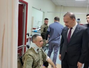 Vali Abdullah Erin, Yaralı Askerleri Hastanede Ziyaret Etti