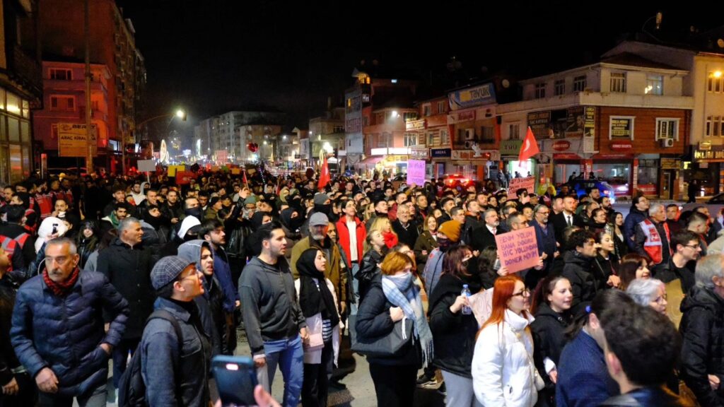 Hikmet Yalım Halıcı: Isparta, Demokrasiyi çiğneyenlere karşı omuz omuzaydı! 9 2